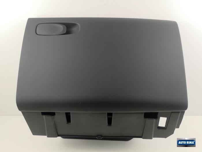 Dashboardkastje van een Volvo V40