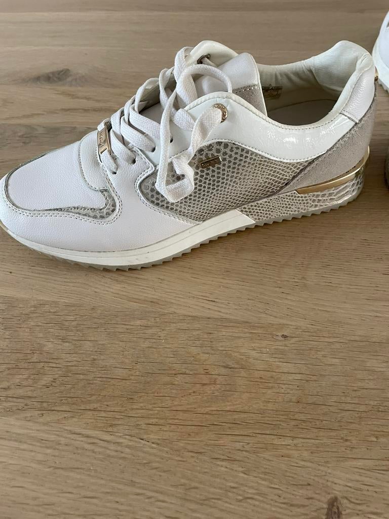 Te koop sneakers dames maat 42, Wit, Ophalen of Verzenden, Sneakers of Gympen, Zo goed als nieuw