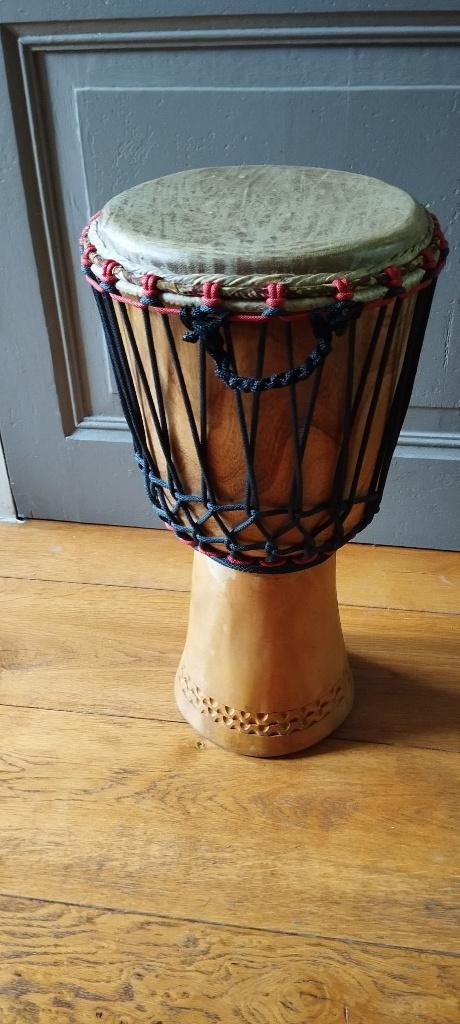 Djembe uit Guinee van Stiggelbout:, Muziek en Instrumenten, Ophalen, Zo goed als nieuw, Trommel