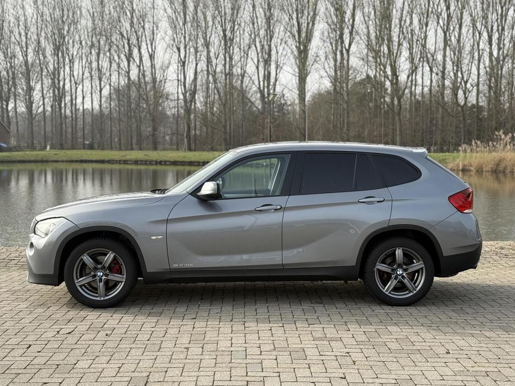 BMW X1 sDrive20i, Auto's, BMW, Euro 5, Zwart, 4 cilinders, 14 km/l