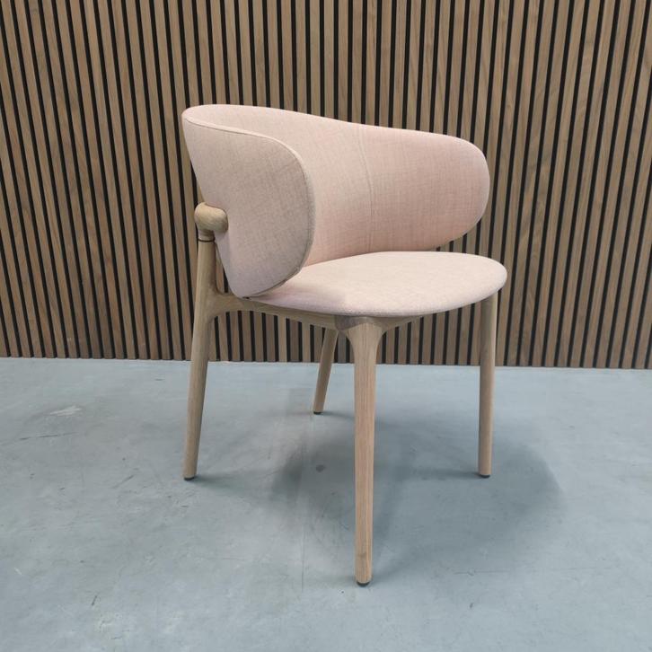 Artisan Mela chair, Antiek en Kunst, Antiek | Meubels | Stoelen en Banken, Ophalen of Verzenden