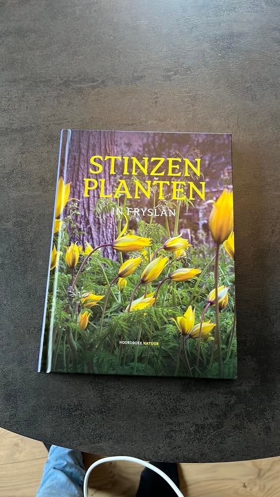 Stinzenplanten in Fryslân. Noordbroek Natuur., Boeken, Wonen en Tuinieren, Zo goed als nieuw, Tuinieren en Tuinplanten, Ophalen of Verzenden