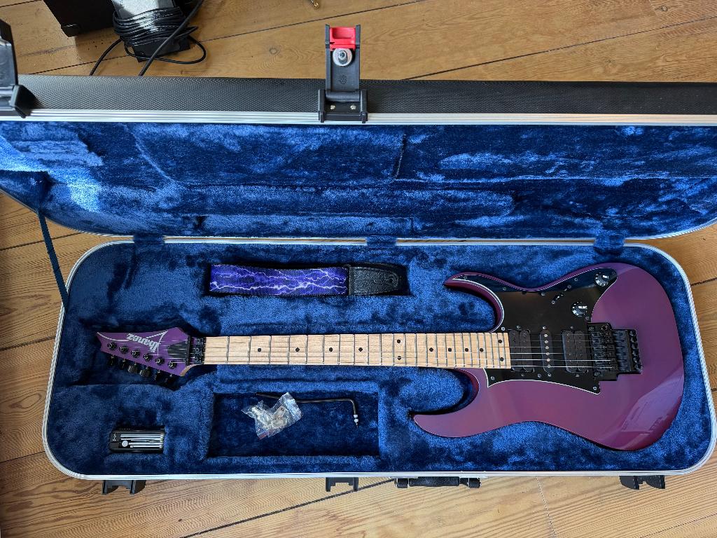 Ibanez RG550 Neon Purple (Made in Japan)  inclusief hardcase, Muziek en Instrumenten, Snaarinstrumenten | Gitaren | Elektrisch