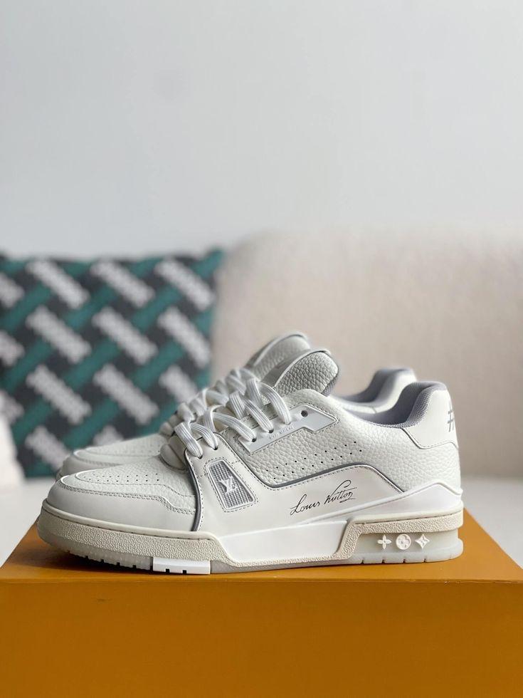 Louis Vuitton Sneakers Maat 43 - Wit, Wit, Nieuw, Ophalen of Verzenden, Sneakers of Gympen