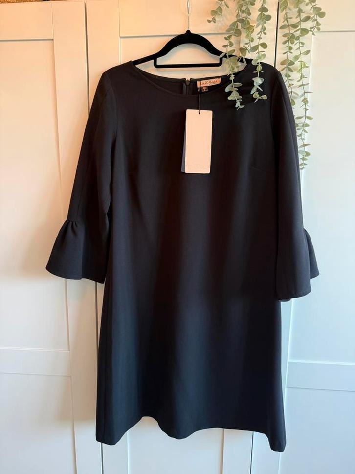 Ladress, zwart jurkje Sophie maat L. Nieuw met labels!, Kleding | Dames, Jurken, Nieuw, Maat 42/44 (L), Zwart, Boven de knie, Ophalen of Verzenden