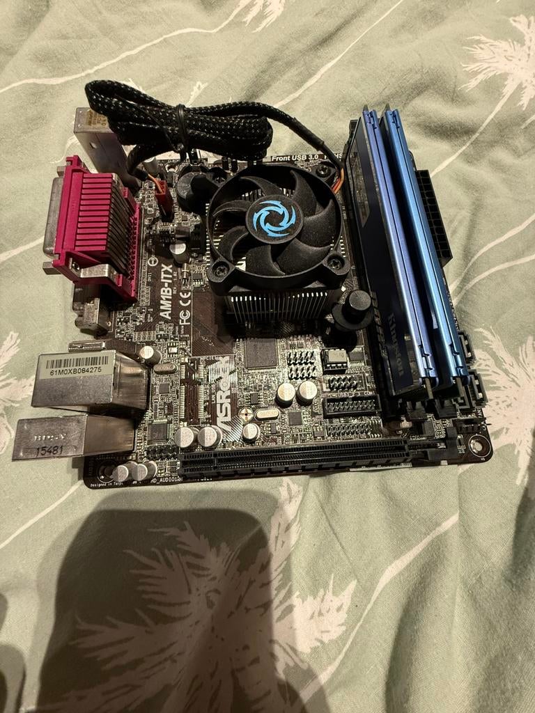 ASRock AM1B-ITX + AMD Athlon 5350 + koeler + ram 2x2 1600, Computers en Software, Ophalen of Verzenden, Zo goed als nieuw, AMD