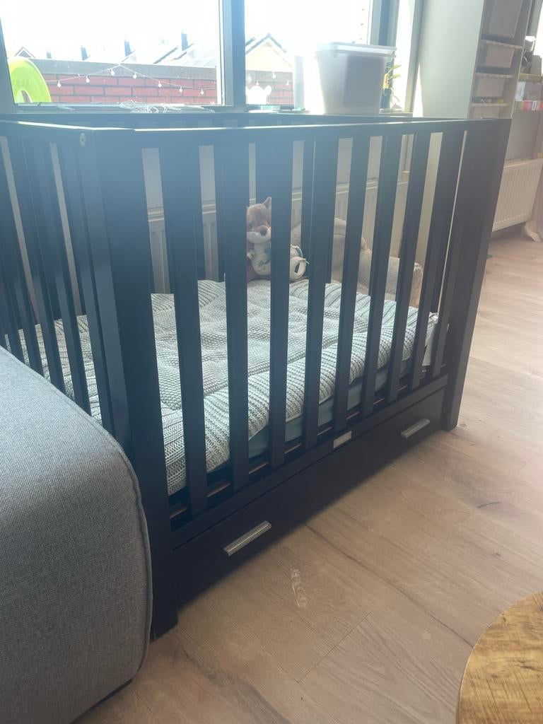 Bopita Baby box zwart met lade, Kinderen en Baby's, Boxen, Ophalen of Verzenden, Gebruikt, Rechthoekig, In hoogte verstelbaar