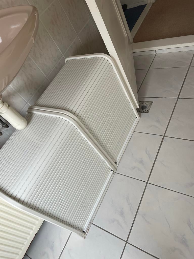 Witte badkamerkast met roldeur, Ophalen, Gebruikt