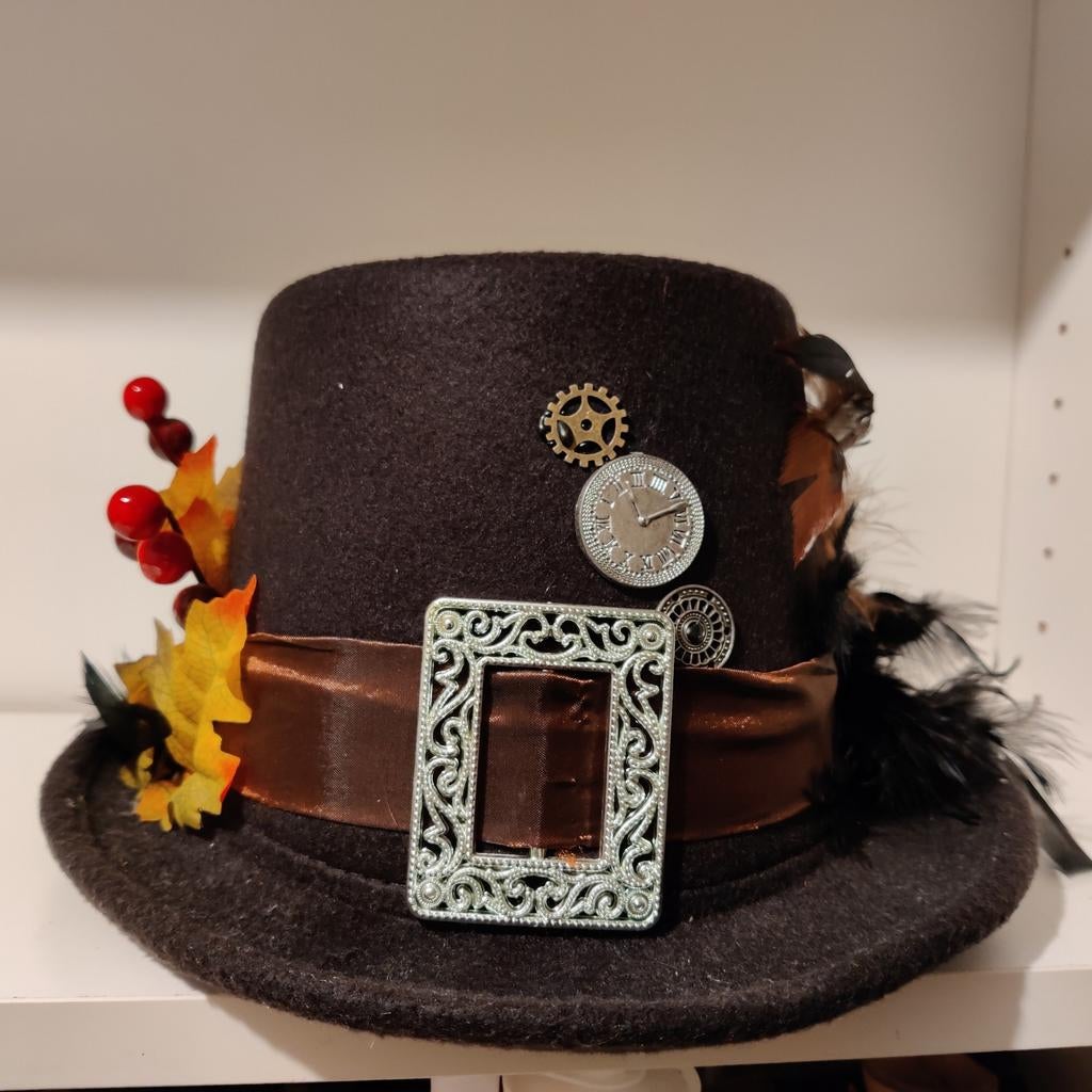 Zwarte hoed met versieringen, Ophalen of Verzenden, Gedragen, Hoed