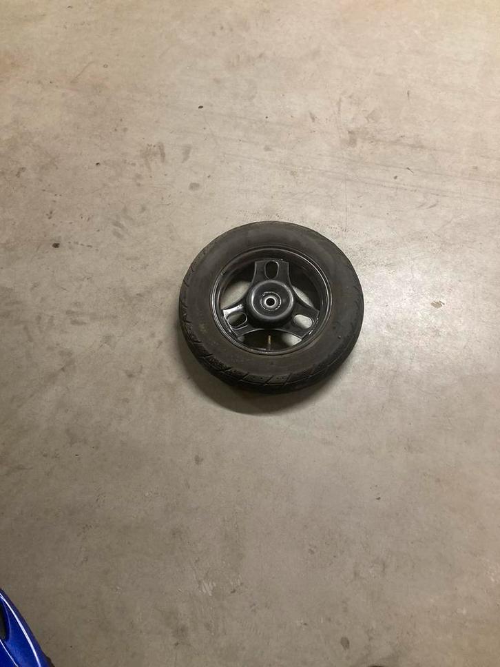 Peugeot Ludix achterband 3.50-10, Fietsen en Brommers, Brommeronderdelen | Scooters, Zo goed als nieuw, Peugeot, Overige typen