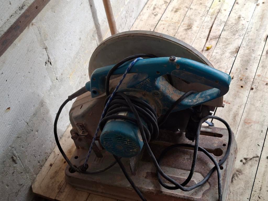 Makita afkortzaag voor steen met lang snoer, Ophalen of Verzenden, 1200 watt of meer, Afkortzaag, 30 tot 70 mm