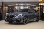 BMW 1-serie 118i Executive Edition NAP/CARPLAY/CAM/LANEASSIS, Stof, Gebruikt, Origineel Nederlands, Bedrijf