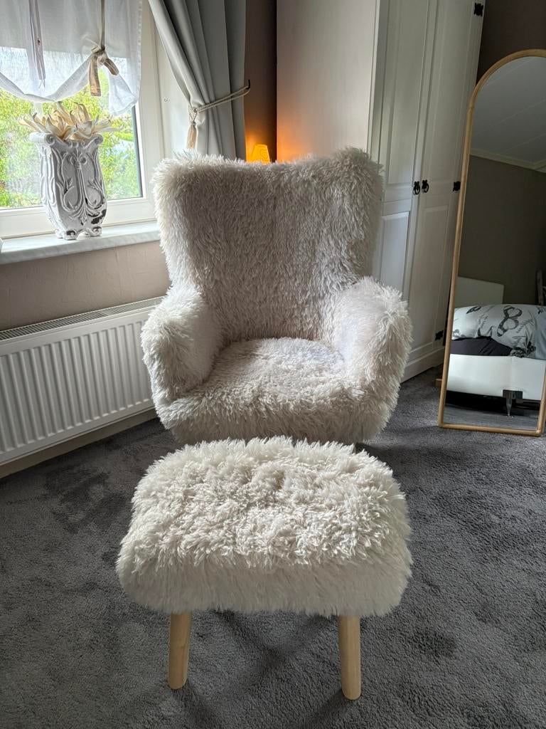 Fluffy voetenbankje/krukje nieuw, Ophalen of Verzenden, Zo goed als nieuw, Rechthoekig, Minder dan 50 cm