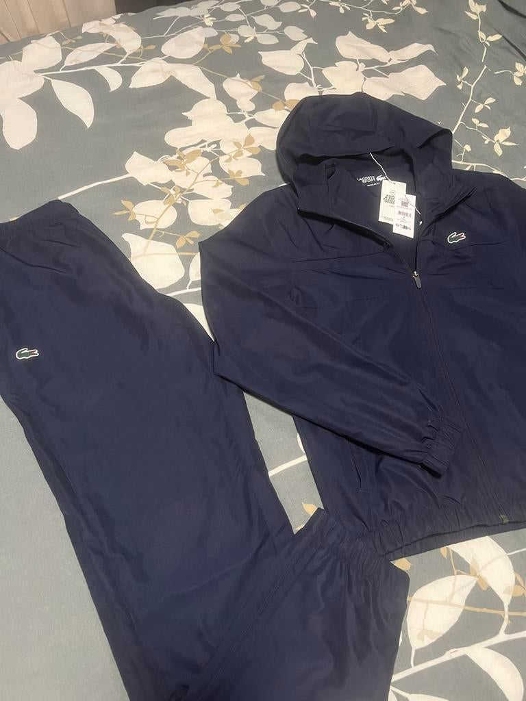 Lacoste trainingspak donkerblauw maat S, Kleding | Heren, Sportkleding, Blauw, Nieuw, Ophalen of Verzenden, Algemeen