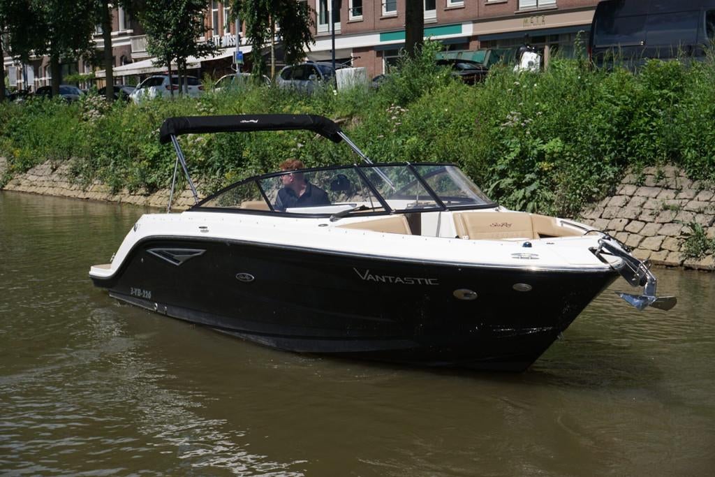 Sea Ray 250 SLX (bj 2018), Watersport en Boten, Gebruikt, Overige brandstoffen, 6 tot 9 meter, 50 pk of meer