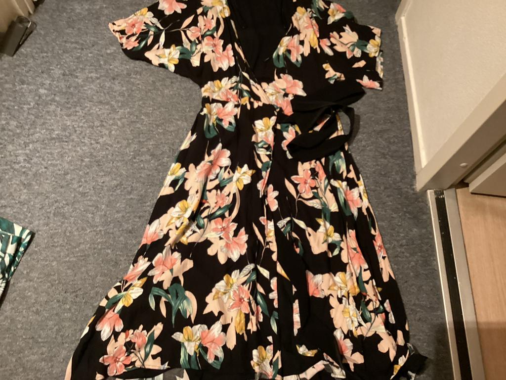 Esprit wikkeljurk met bloemenprint - Maat 38, Ophalen of Verzenden, Zo goed als nieuw, Maat 38/40 (M), Zwart