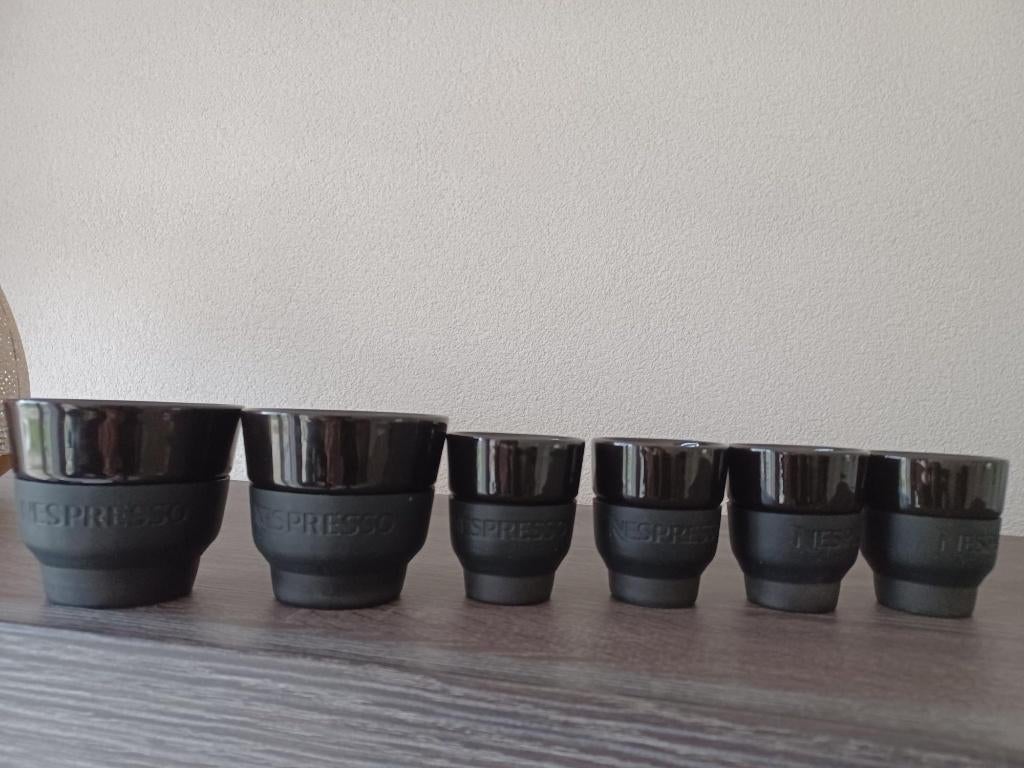 Nespresso bekers zwart 8 stuks, Overige materialen, Overige typen, Ophalen of Verzenden, Zo goed als nieuw