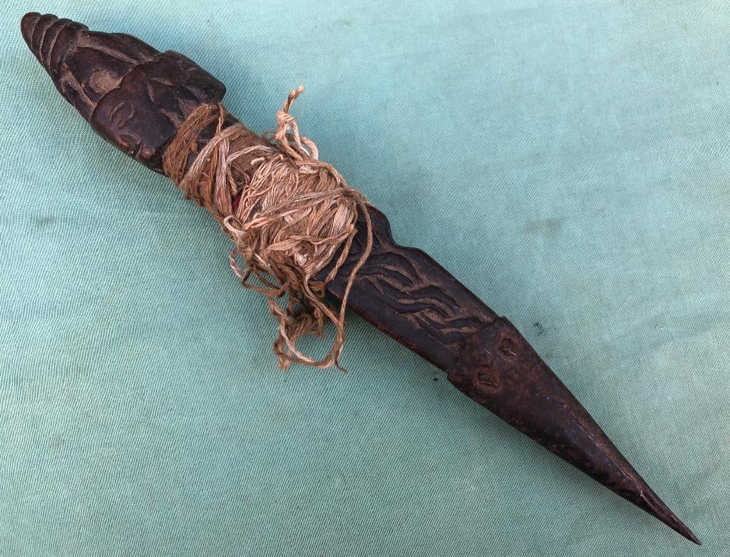 Oude houten Phurba uit Nepal of Tibet nummer 2, Ophalen of Verzenden