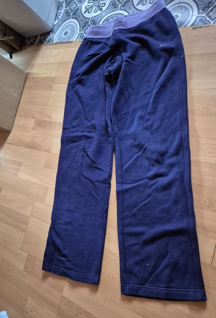 Paarse Nike joggingbroek in maat XL, 13-15 jaar, Kinderen en Baby's, Kinderkleding | Maat 164, Meisje, Sport- of Zwemkleding, Ophalen of Verzenden