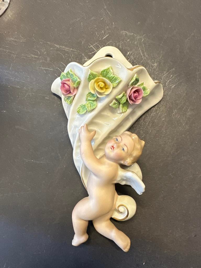 Antieke Dresden Porseleinen Wandvaas met Engeltje, Ophalen