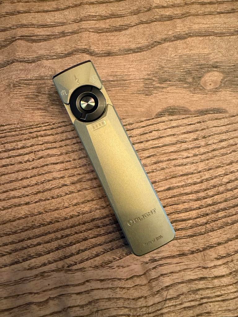 Olight Arkfeld Ultra Groen Zaklamp - Krachtig en Compact, Ophalen of Verzenden, Zo goed als nieuw, Accu