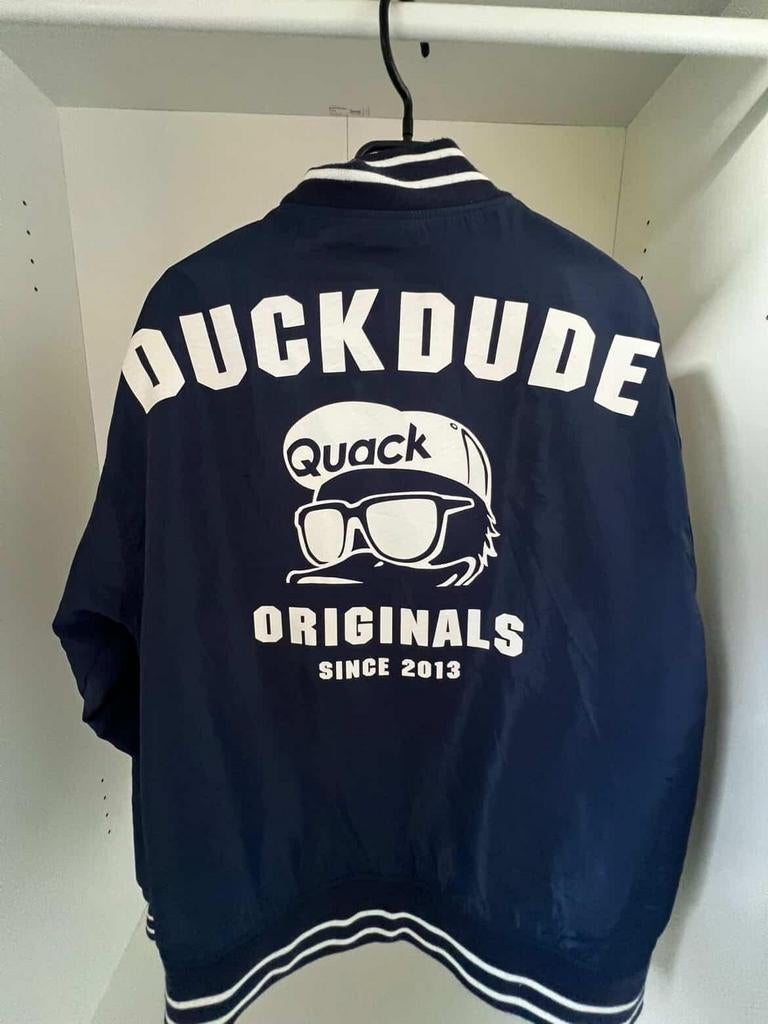 Duck Dude Varsity Jacket Navy, Kleding | Heren, Jassen | Zomer, Zo goed als nieuw, Maat 52/54 (L), Blauw, Ophalen of Verzenden