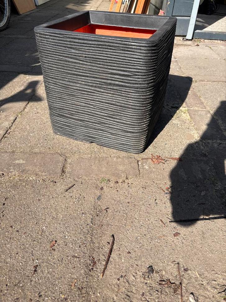 Grote vierkante plantenbak CAPI 30x30x30 cm, antraciet, Tuin en Terras, Bloembakken en Plantenbakken, Gebruikt, Kunststof, Binnen