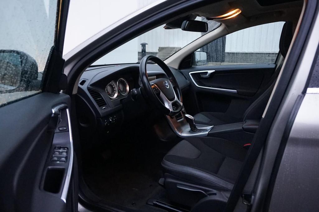 Volvo XC60 2.0 T5 Momentum | 2012 |Panorama dak | Automaat |, Auto's, Volvo, Euro 5, 4 cilinders, Met garantie (alle), 1598 kg