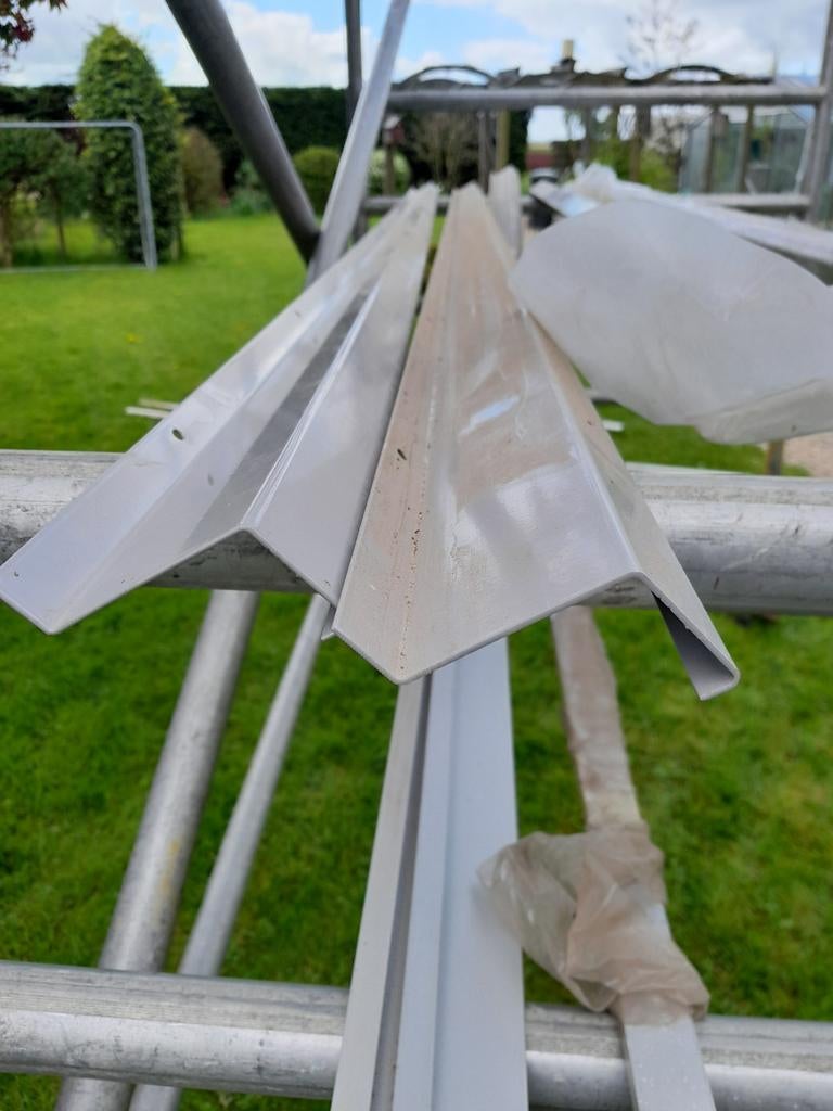 Aluminium waterslag 50 breed binnenhoek en buiten hoeken, Doe-het-zelf en Verbouw, Ophalen, Aluminium