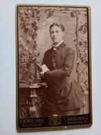 CDV Den Haag Vrouw met Boek, Verzamelen, Foto's en Prenten, Gebruikt, Foto, Ophalen of Verzenden, Voor 1940