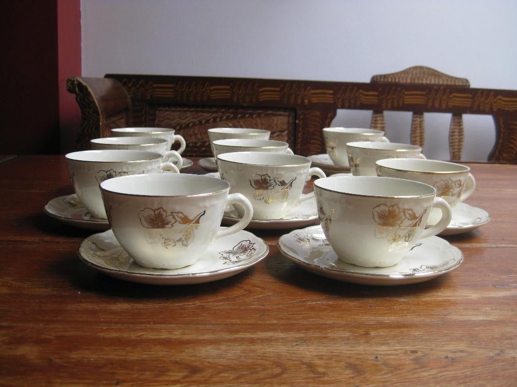 11 goudgedecoreerde kopjes,  Boch la louviere., Antiek en Kunst, Ophalen of Verzenden