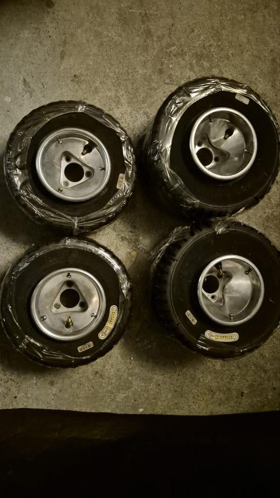 Nieuwe komet K1W regenbanden op velgen, Ophalen of Verzenden, Nieuw, Onderdelen Kart