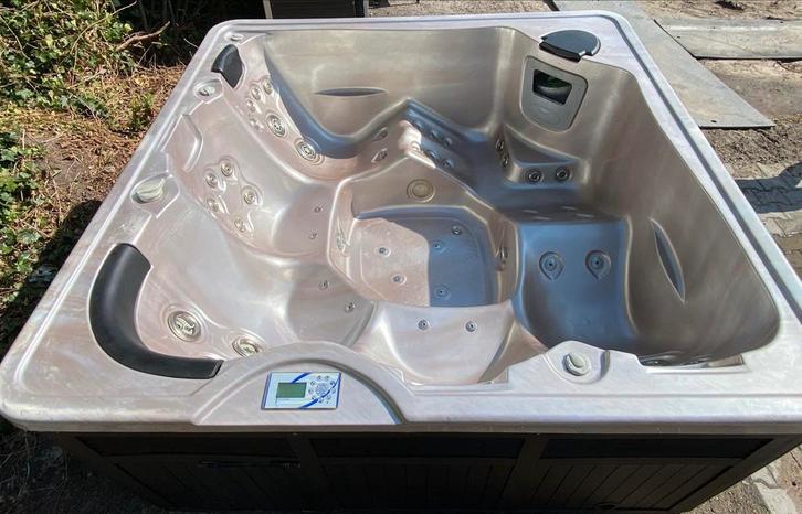 🌴toppertje Jacuzzi 5 persoons 2 ligplaasen🌴, Tuin en Terras, Bubbelbaden en Hottubs, Zo goed als nieuw, Vast, Afdekzeil, Filter