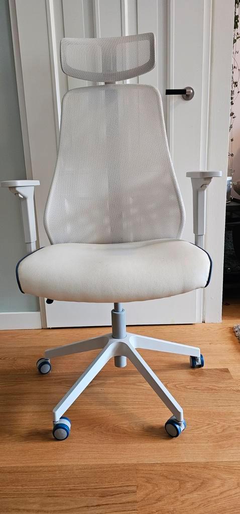 Ikea bureaustoel / gamestoel - Wit met blauwe accenten, Huis en Inrichting, Bureaustoelen, Gebruikt, Bureaustoel, Wit, Gaming bureaustoel