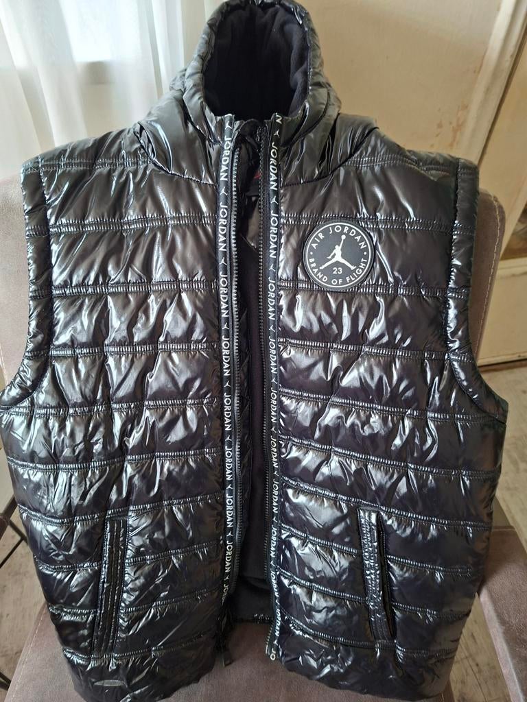 Jordan bodywarmer glanzend, kindermaat XL, Kinderen en Baby's, Kinderkleding | Overige, Ophalen of Verzenden