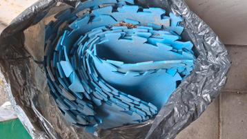 Rubberen tegels voor onder het zwembad  beschikbaar voor biedingen