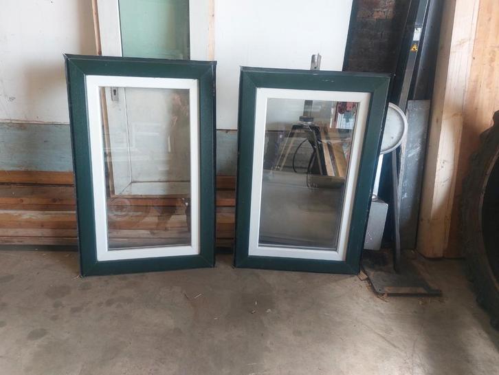 Kunstof kozijnen met draai kiep raam en dubbel glas, Doe-het-zelf en Verbouw, Kozijnen en Schuifpuien, Zo goed als nieuw, Raamkozijn