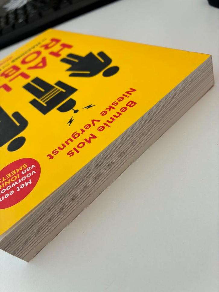 Boek Hallo robot, Boeken, Politiek en Maatschappij, Zo goed als nieuw, Wereld, Ophalen of Verzenden