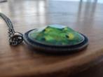 Mooie ketting met "pauwenveren" hanger te koop!, Ophalen of Verzenden, Nieuw, Overige materialen