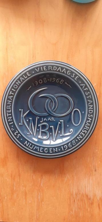 (K)NBLO Nijmeegse vierdaagse bordje uit 1968. jubileum 60 j beschikbaar voor biedingen