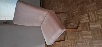 Eetkamerstoelen beschikbaar voor biedingen