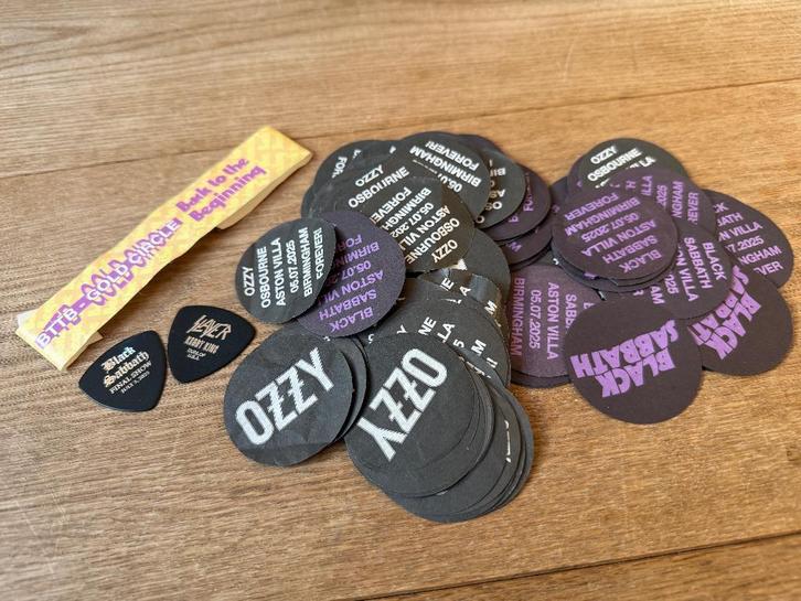Black Sabbath / Ozzy Osbourne confetti Back to the Beginning, Verzamelen, Muziek, Artiesten en Beroemdheden, Foto of Kaart, Verzenden