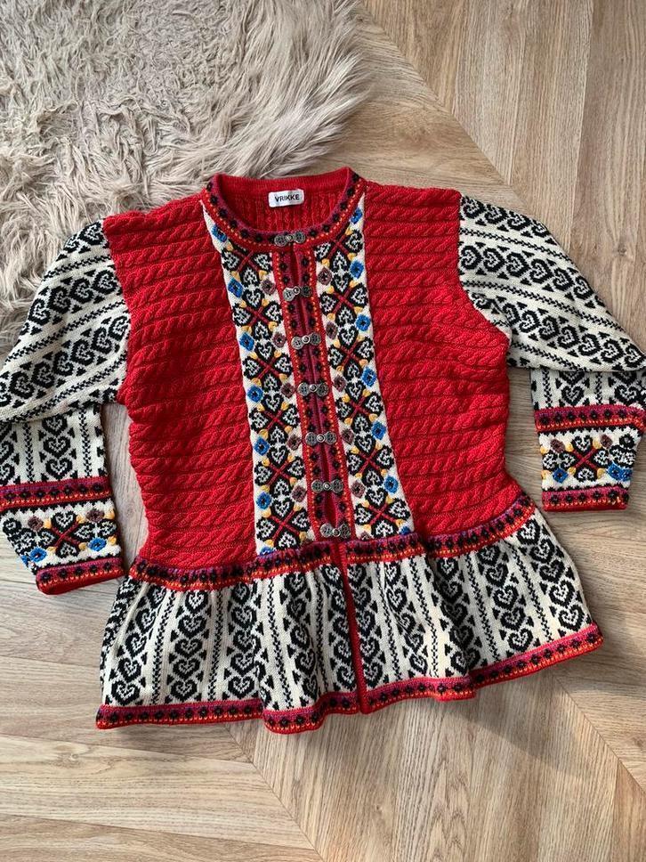 Vrikke Norway wollen vest M peplum wool cardigan, Kleding | Dames, Truien en Vesten, Nieuw, Maat 38/40 (M), Rood, Ophalen of Verzenden