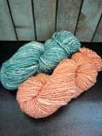 Handgesponnen en geverfde strengen merino wol / bamboo, Hobby en Vrije tijd, Breien en Haken, Ophalen of Verzenden, Zo goed als nieuw