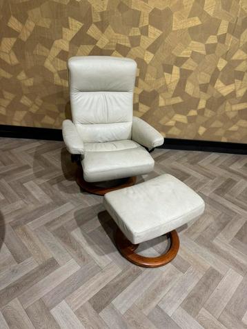 Stressless fauteuil met hocker beschikbaar voor biedingen