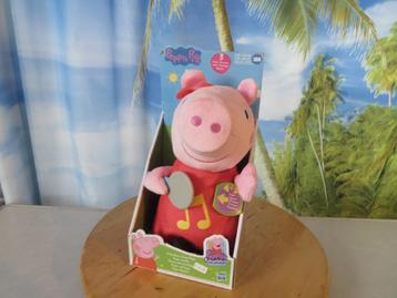 engelse Peppa Pig knuffel pop 3 songs Hasbro in doos 27,5 cm beschikbaar voor biedingen
