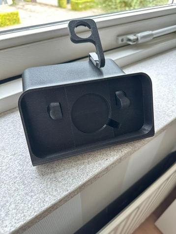 iPhone 16 Pro Max en Apple Watch dock beschikbaar voor biedingen