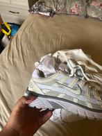 Nike P-6000 Sneakers - Wit/Grijs, Kleding | Dames, Ophalen, Zo goed als nieuw, Wit, Sneakers of Gympen