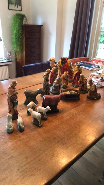 Mooie kerstgroep van gips beschikbaar voor biedingen