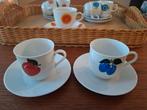 Twee Vintage kop&schotels met fruit, Ophalen of Verzenden, Zo goed als nieuw, Overige stijlen, Kop(pen) en/of Schotel(s)